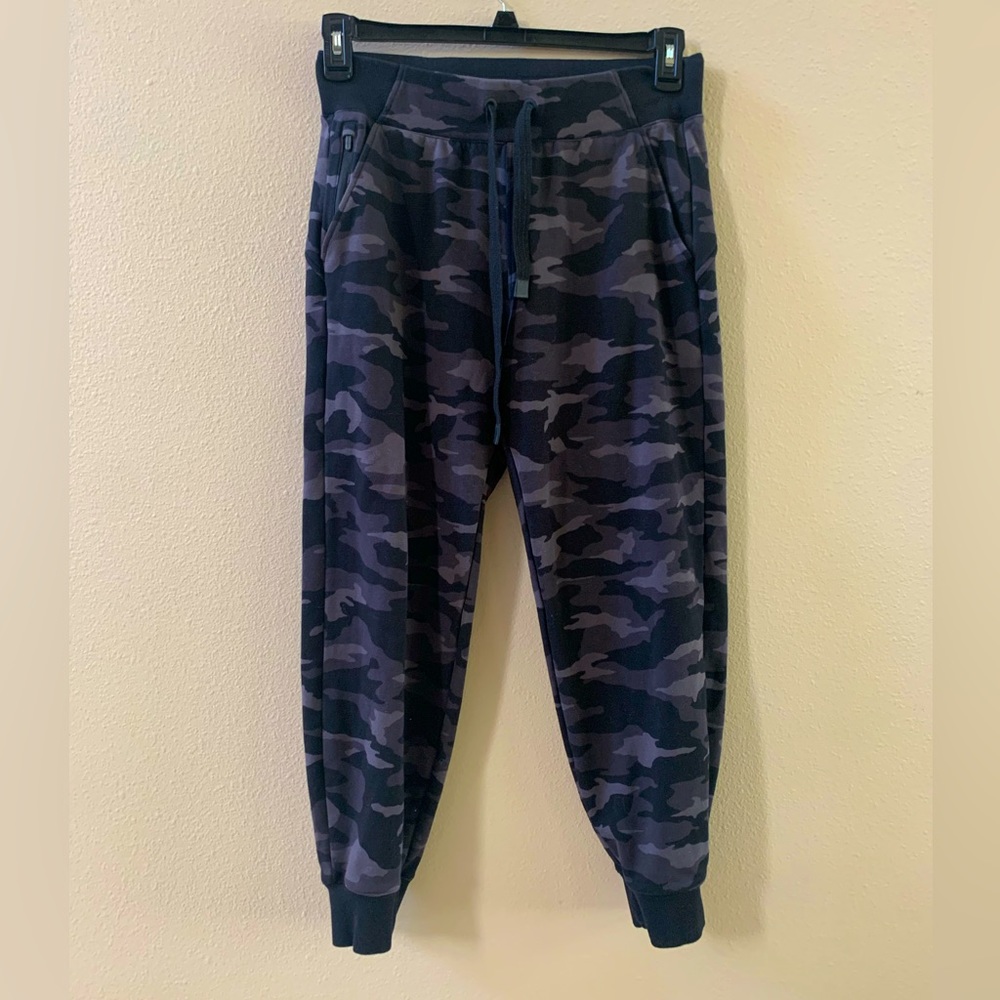 Athleta Jogger Sweatpants. Black Camo. Size S